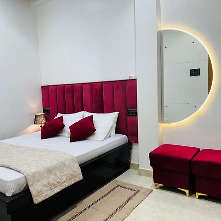 Aura Homestay Варанаси Екстериор снимка