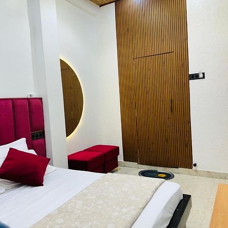 Aura Homestay Варанаси Екстериор снимка