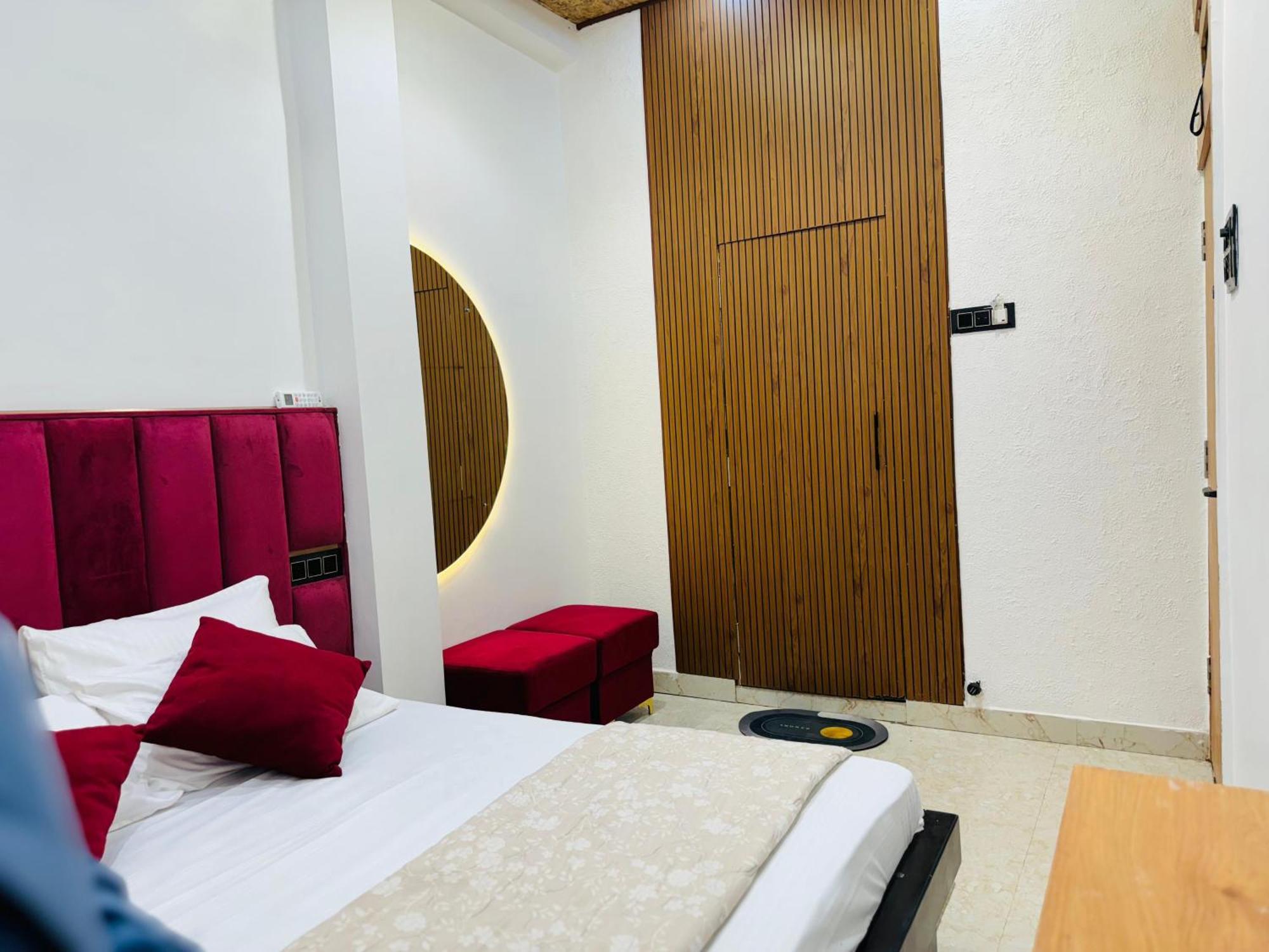Aura Homestay Варанаси Екстериор снимка