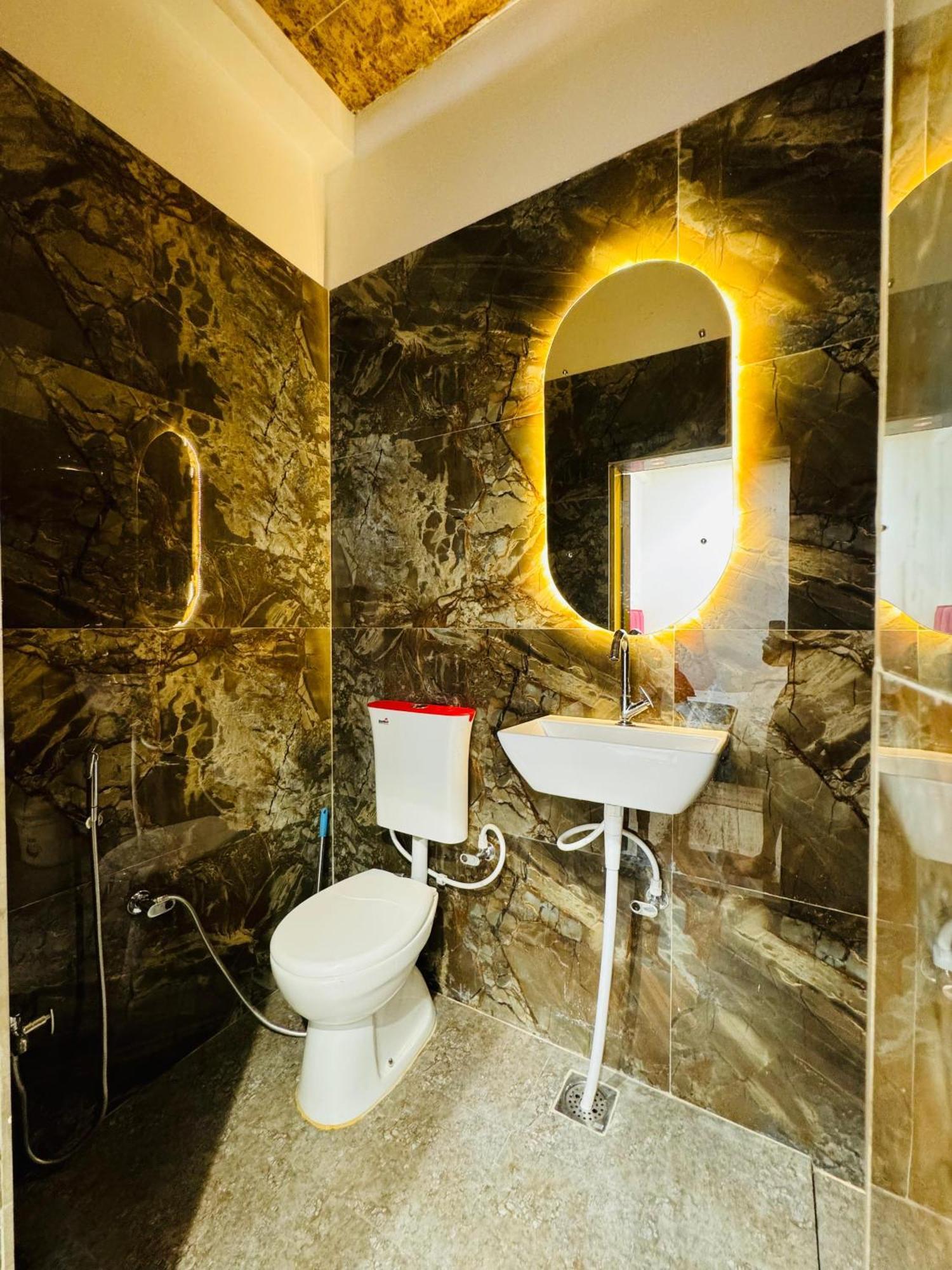 Aura Homestay Варанаси Екстериор снимка